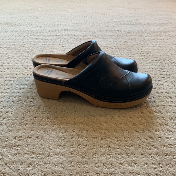 Leather Clogs by Clark’s! Fall shoe! - Picture 2 of 3